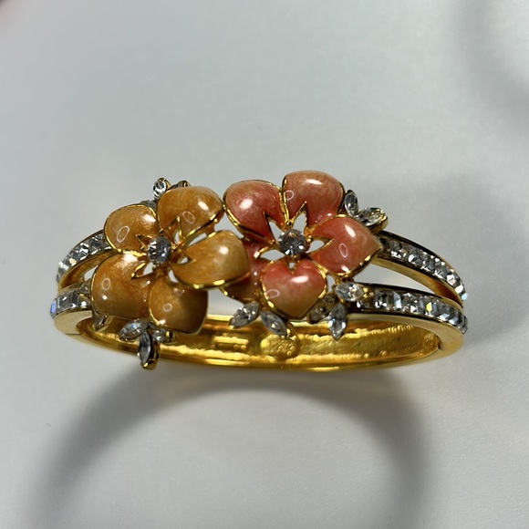 #34 Vintage Nolan Miller Hinged Enamel Flower Bracelet with Crystals - Picture 3 of 10
